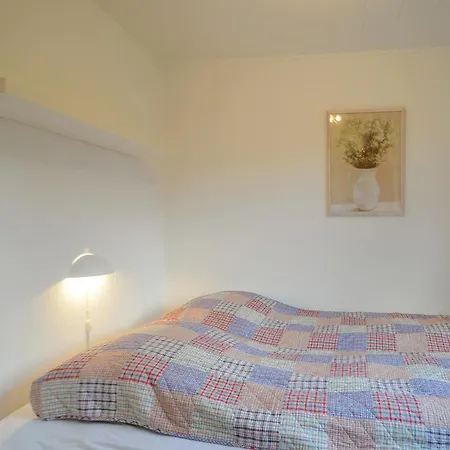 Three-bedroom Holiday In Vaggerlose